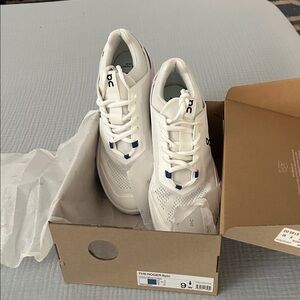 NEW in box On Running White Roger Spin